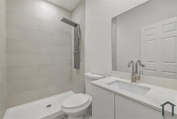 934 Binkley St E — Photo 12