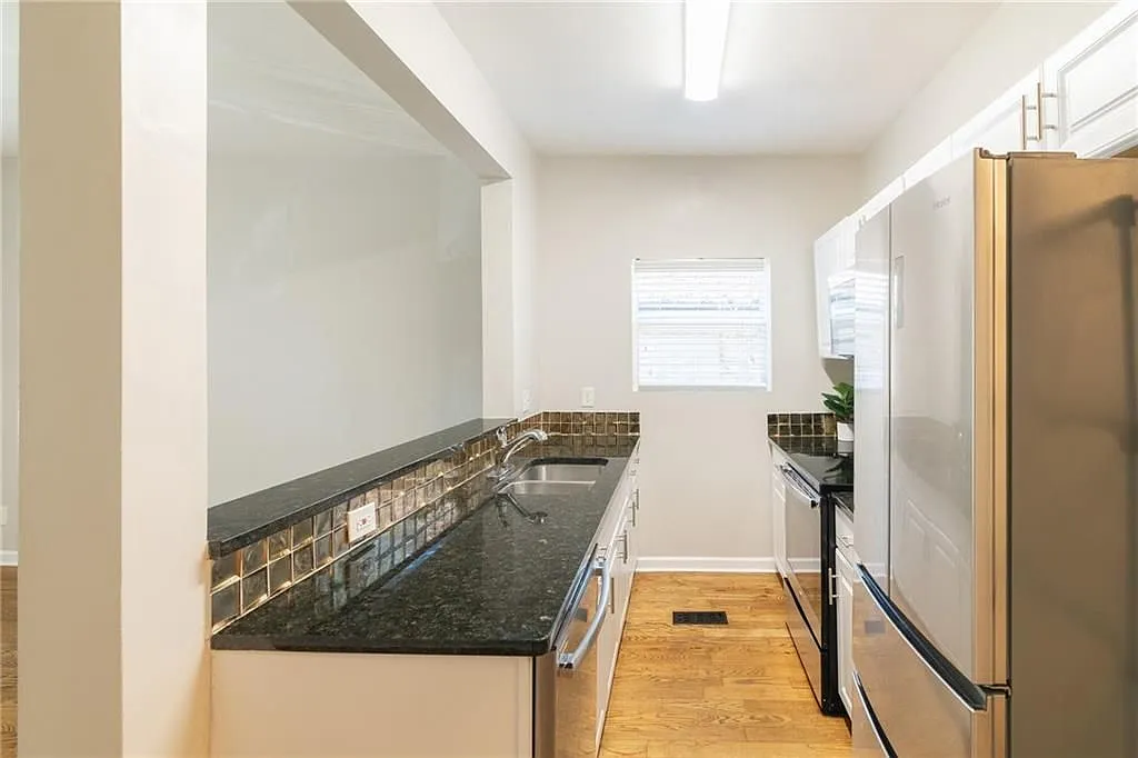 3 bed, 2.0 bath, 1093 sqft, $1,850 — Photo 4