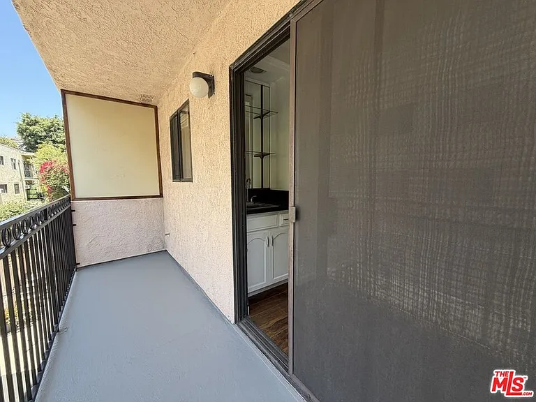 1337 N Sierra Bonita Ave #204 — Photo 8
