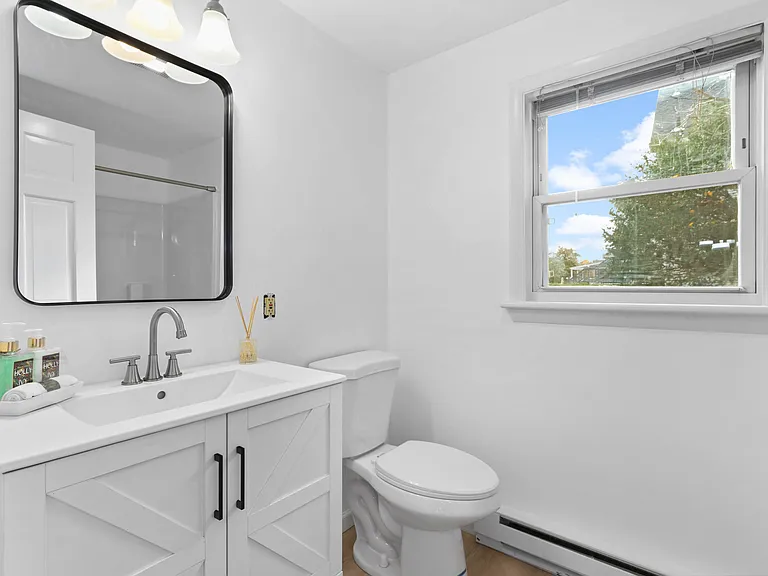 604 Dean St — Photo 11