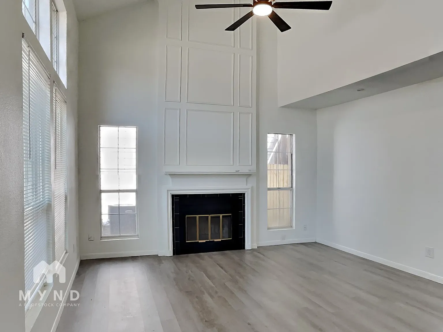 2 bed, 1.5 bath, 889 sqft, $1,645 — Photo 3
