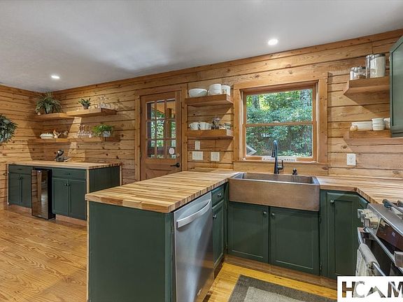 4th image of 948 Hickory Drive