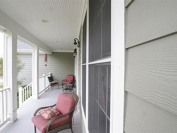 3rd image of 360 Stewart Dr