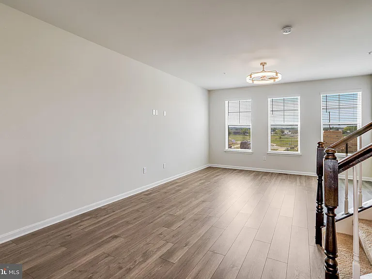 385 Ensemble Way — Photo 8