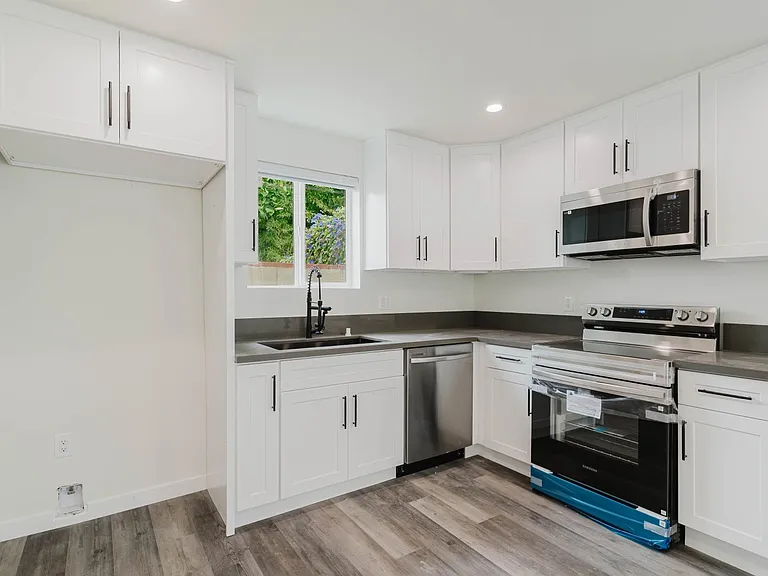 7732 Etiwanda Ave — Photo 12