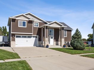 408 Sequoia Dr, Mapleton, ND 58059
