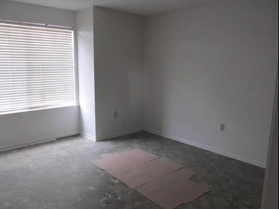 5th image of 9080 Pettit Rd