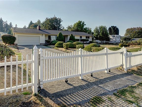 3rd image of 9310 Woodland Ave E