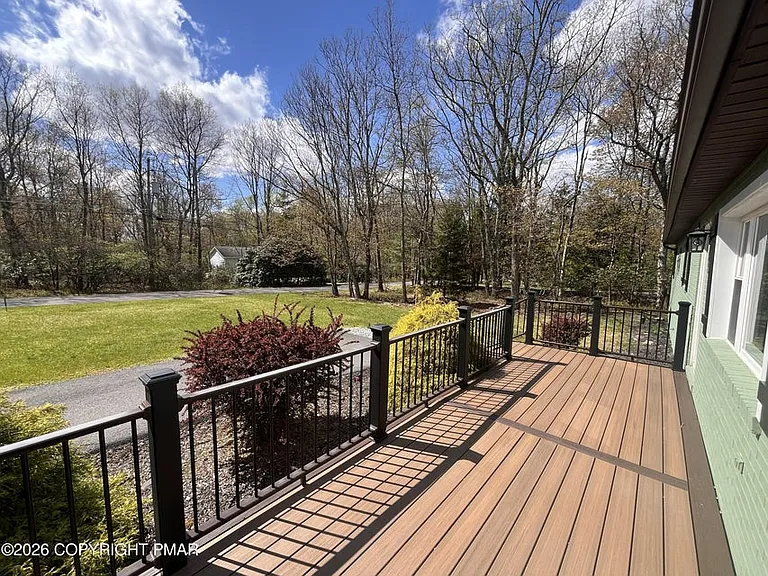 31 Hemlock Dr — Photo 4