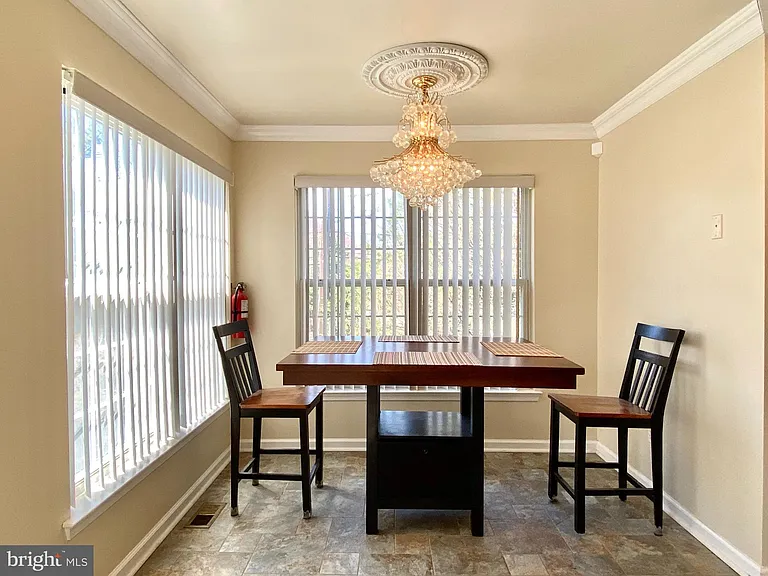 240 William Livingston Ct — Photo 16