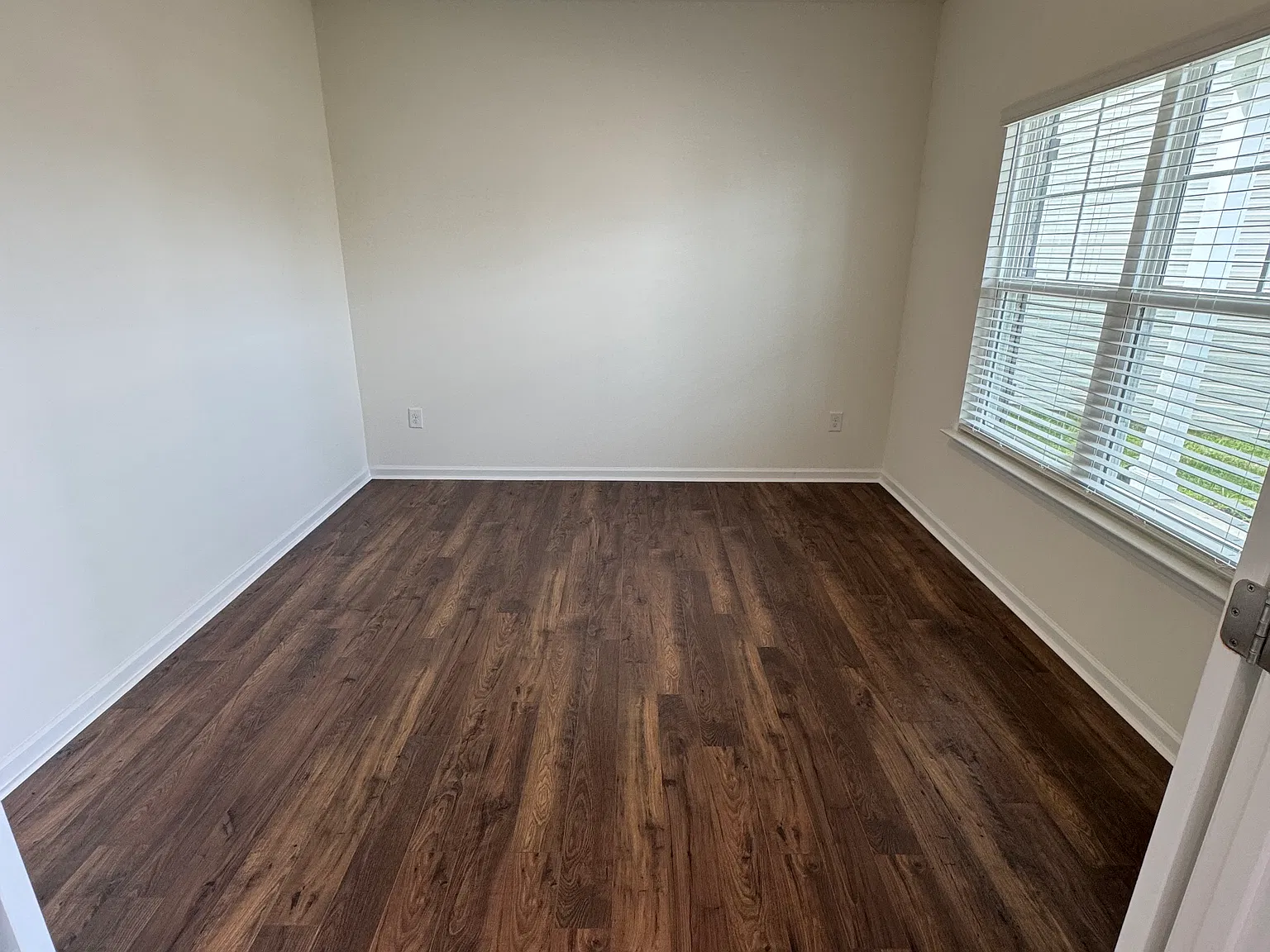 948 Utopia Ln — Photo 4
