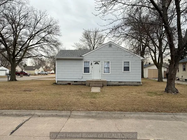 621 Bischeld St, Grand Island, NE 68801