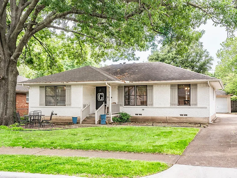 9203 Livenshire Dr — Photo 1