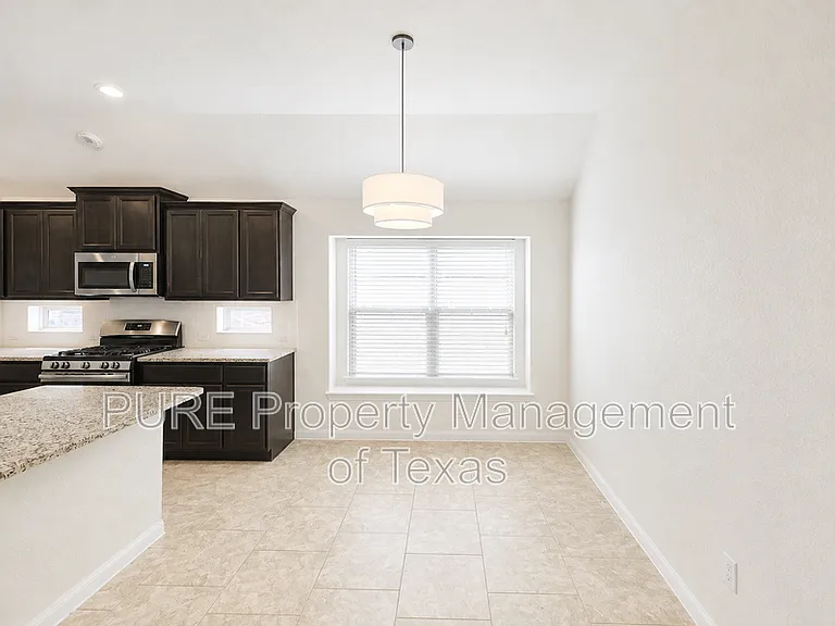 615 Linares Ln — Photo 9