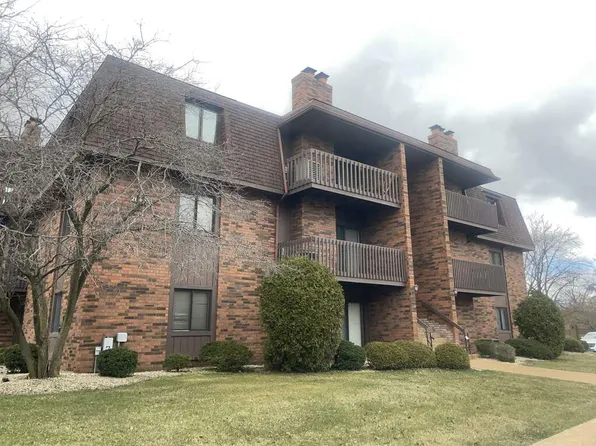 2049 E 45th St #208, Highland, IN 46322