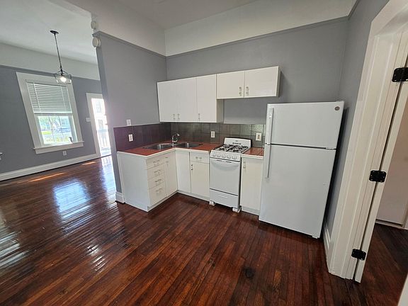 4th image of 3716 Avenue O