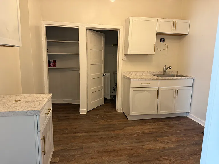 111 S Charlton St — Photo 1