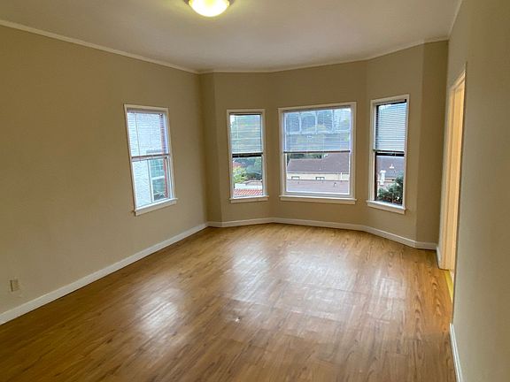 5th image of 2422 8th Ave #31