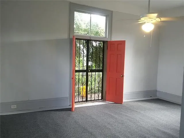 827 Louisa St #UPPER — Photo 3