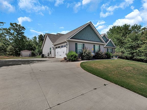 4th image of 303 Plantation Point