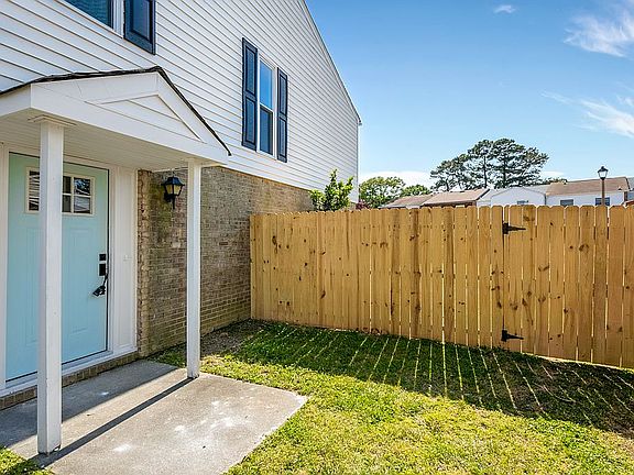 3rd image of 735 Tilden Pl