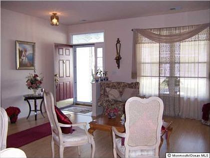 3rd image of 18 Golden Willows Ave