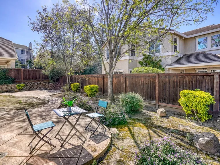 262 W Country Club Dr — Photo 33