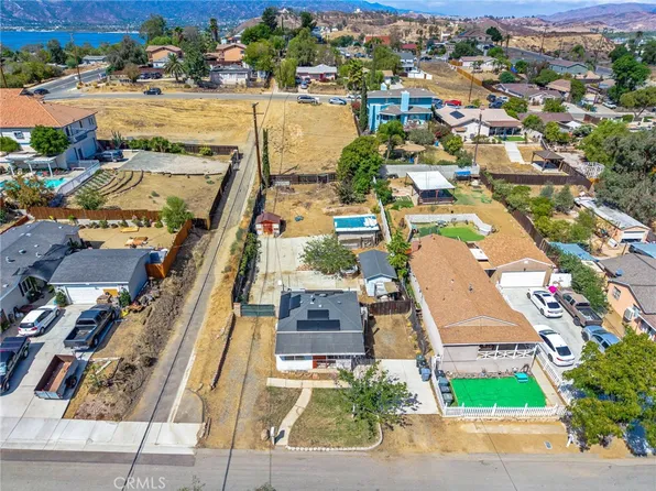 307 N Lowell St, Lake Elsinore, CA 92530