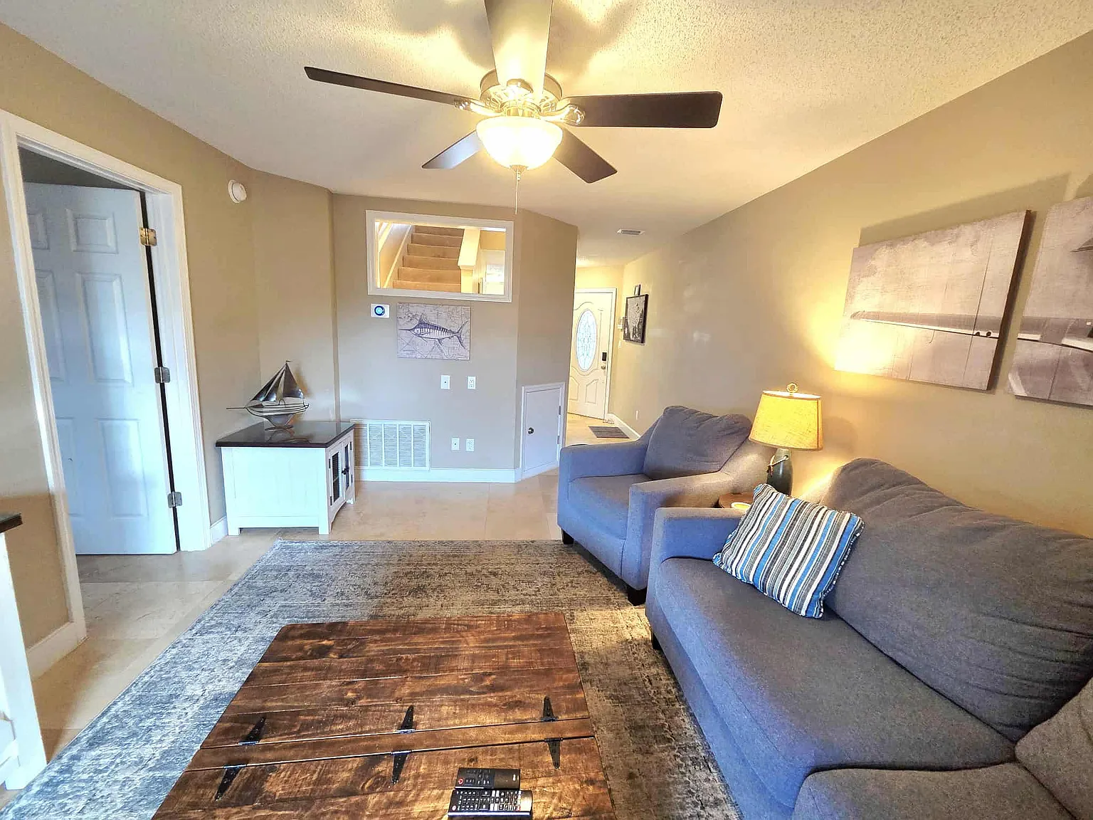 3 bed, 2.5 bath, 1700 sqft, $3,200 — Photo 2