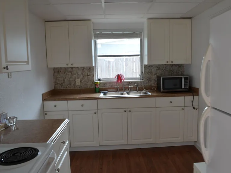 5730 91st Ave — Photo 2