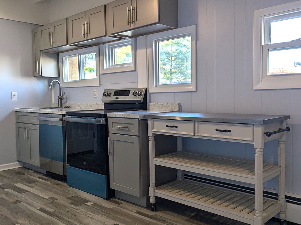 1st image of 4 Ten Eyck Ave #1