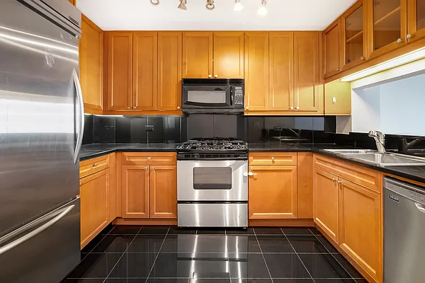 Sold by Manhattan Network Inc. | media 4