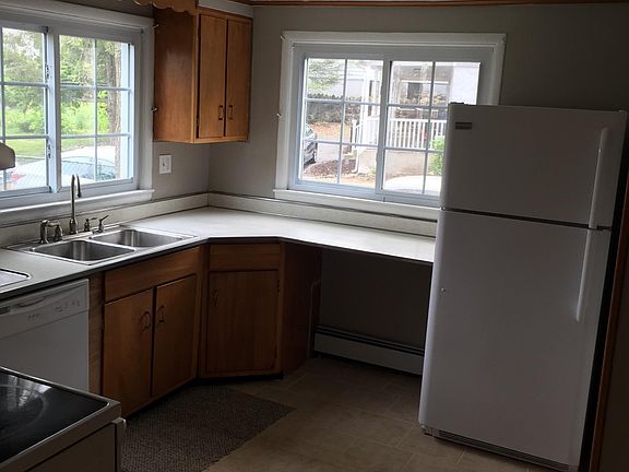 2nd image of 24 Wyandotte Ave