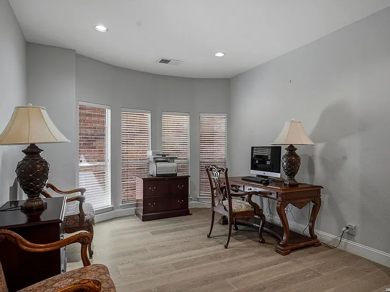 145 Elizabeth Rd — Photo 18
