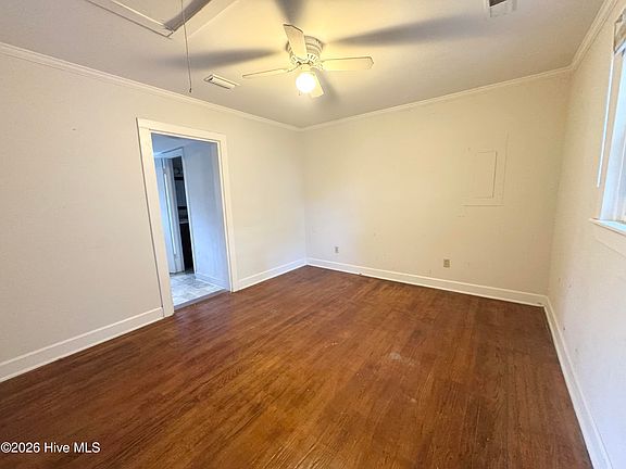 5th image of 904 Raleigh St