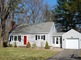 10 Oakridge Dr, Granby, CT 06035