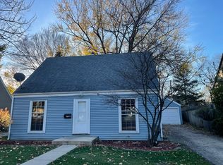 478 Sunset Dr, Elgin, IL 60123