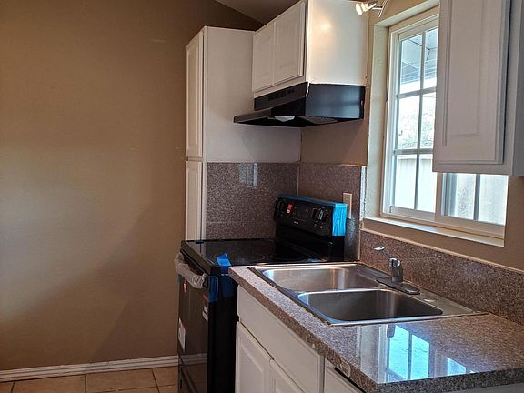 4th image of 7706 Dogbane Ave