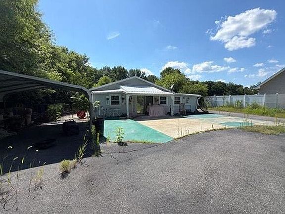 3rd image of 2785A North Ave