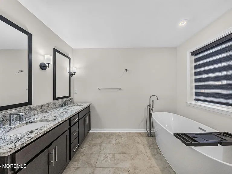 319 Tulip Ct — Photo 37