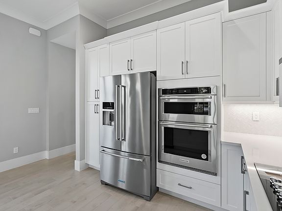 Kitchen 2184 Falls Manor