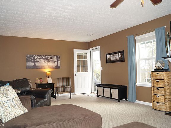 3rd image of 2513 Oakridge Ct