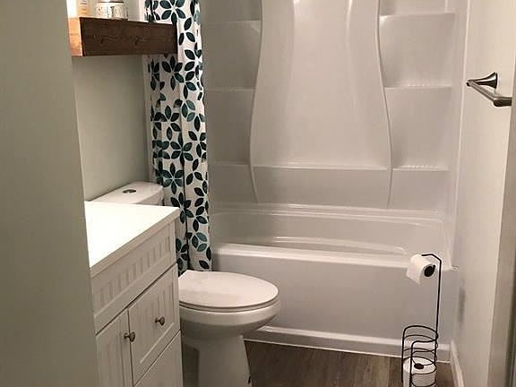 5th image of 974 Colony Dr