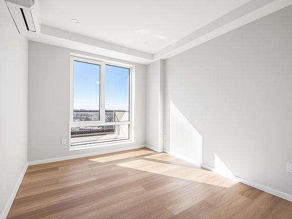 3rd image of 13277 Metropolitan Ave #7L