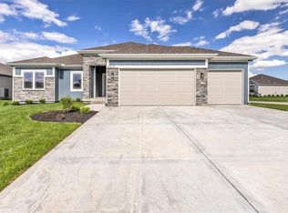 10215 N Oakland Ave, Kansas City, MO 64157