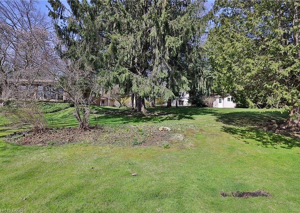 2nd image of 845 Chaucer Ave