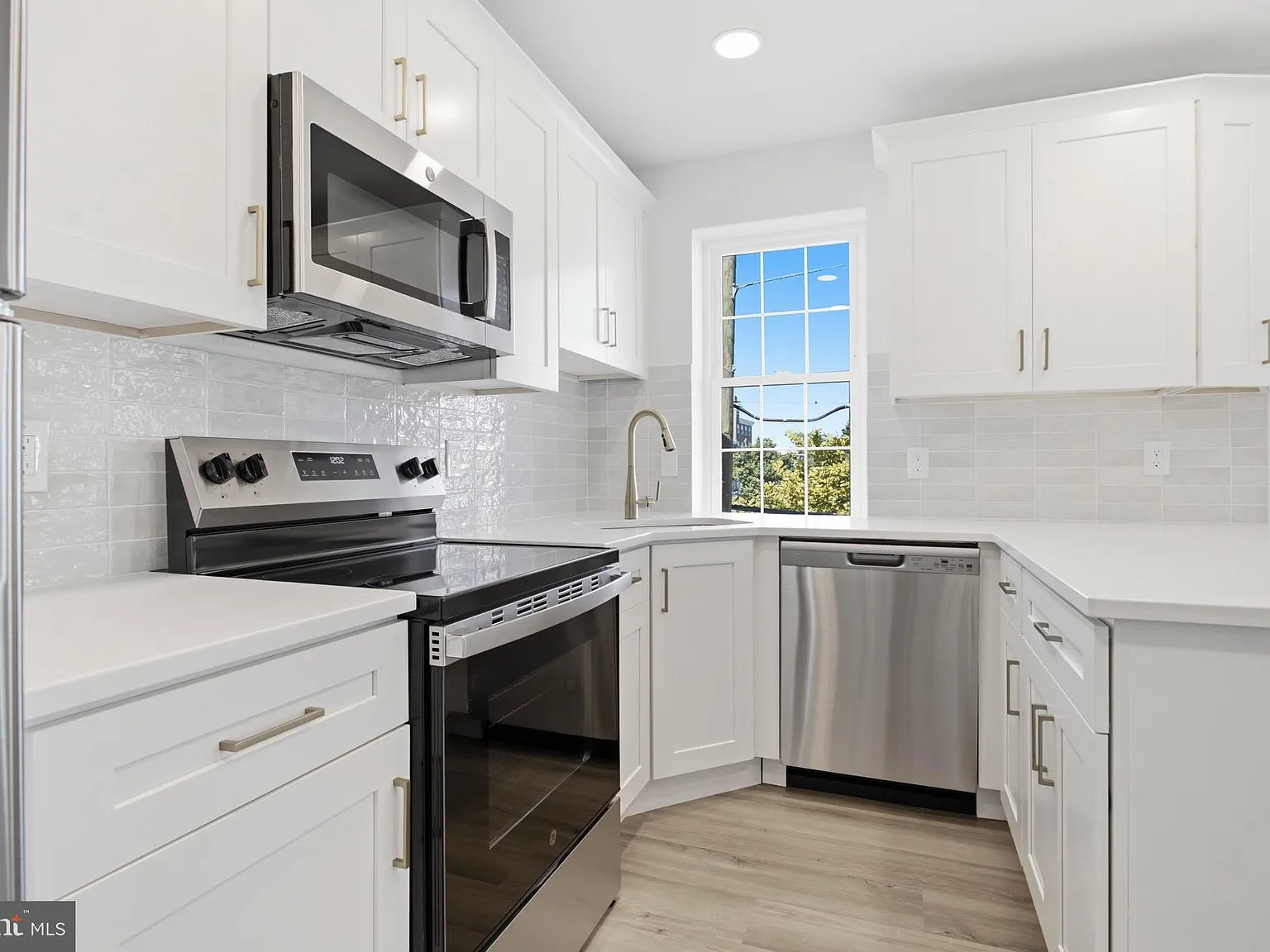 2 bed, 1050 sqft, $2,950 — Photo 4