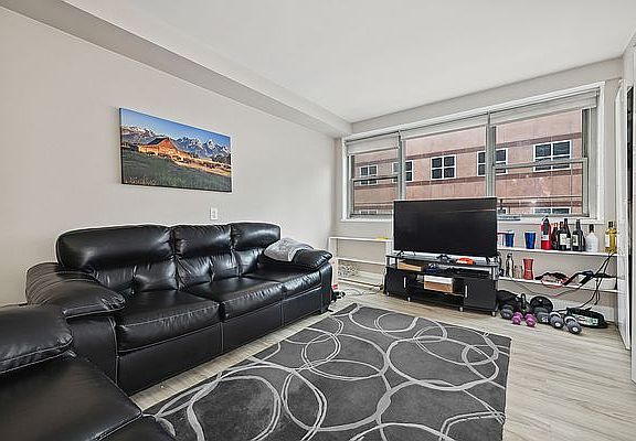 3rd image of 211 E 53rd St APT 14H
