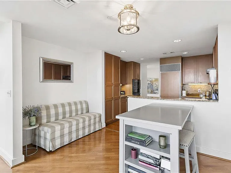 700 Park Regency Pl NE #1607 — Photo 9