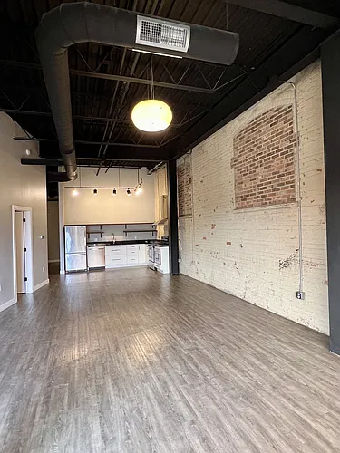 Floor plan Mall Plaza - 401 -...